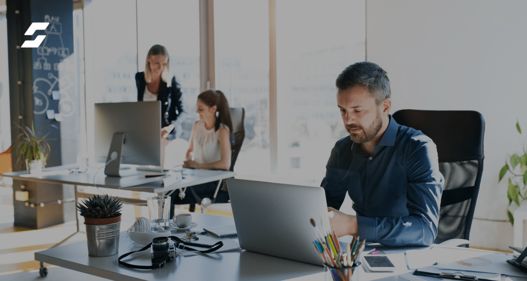 Benefits of Hot Desking for Employees: To Hot Desk or Not? 2 Hot desk