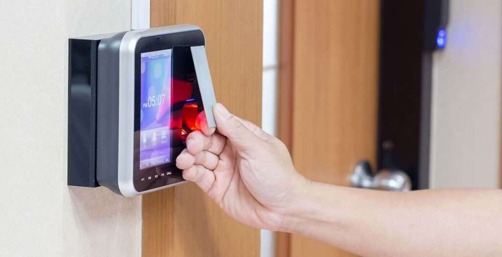 what-is-contactless-access-management-how-to-implement-it-image